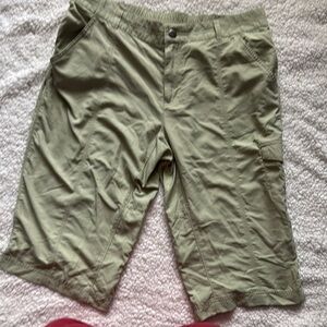 Women’s Columbia Olive Green Capris